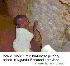inside grade 1 at Kibu-Manza primary school in Ngundu, Bandundu province, photo by Jan Visser